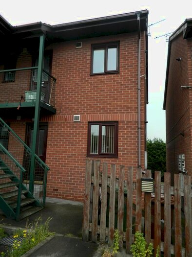 1 Bedroom Flat To Rent In Cobham Parade, Outwood, WF1