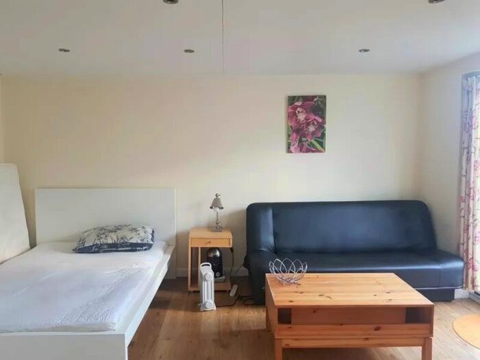 Studio To Rent In Hollybush Road, Surrey KT2