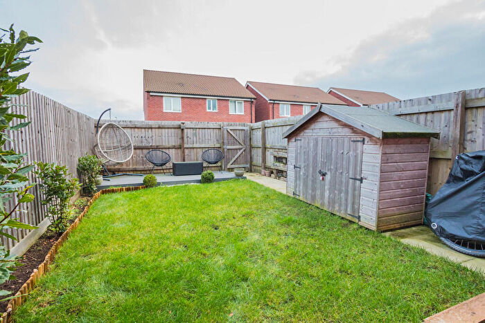 3 Bedroom Terraced House For Sale In Lime Oval, Raunds, NN9