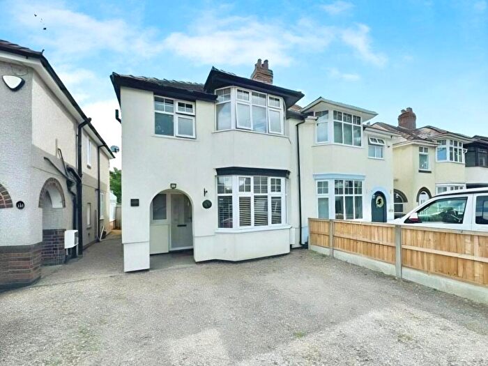 3 Bedroom Semi-Detached House For Sale In Hinckley Road, Nuneaton, Warwickshire, CV11