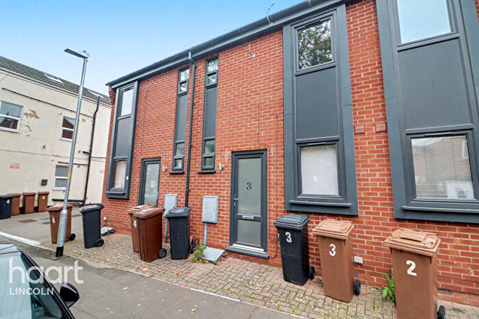 2 Bedroom Terraced House For Sale In Bargate, Lincoln, LN5