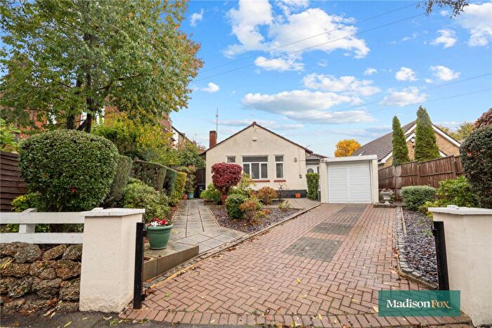 2 Bedroom Bungalow For Sale In Grange Avenue, Woodford Green, IG8