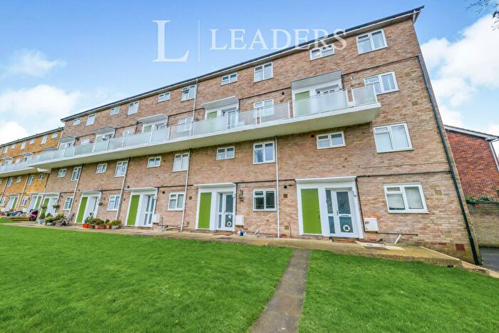 2 Bedroom Apartment To Rent In The Ridgeway, AL4