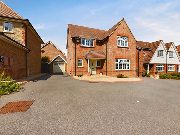 4 Bedroom Detached House For Sale In Cherhill Way, Calne, SN11