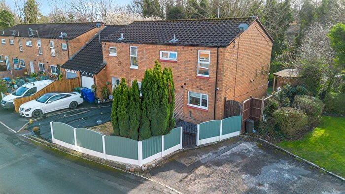 3 Bedroom Semi-Detached House For Sale In Heather Close, Birchwood, WA3