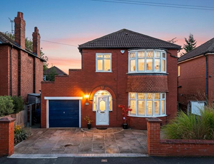 3 Bedroom Detached House For Sale In Kingsley Drive, Cheadle Hulme, SK8