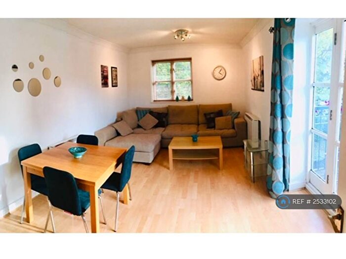 3 Bedroom Flat To Rent In John Smeaton Court, Manchester, M1