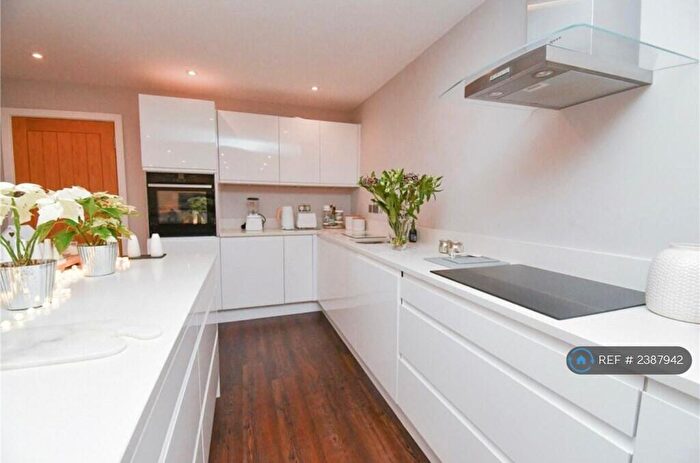 3 Bedroom Flat To Rent In Rocky Lane, Wirral, CH60
