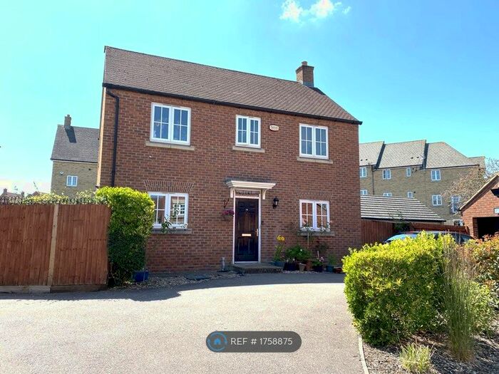 3 Bedroom Detached House To Rent In Lockwood Chase, Oxley Park, Milton Keynes, MK4