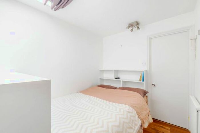 1 Bedroom Flat To Rent In Uxbridge Road, Shepherd's Bush, London, W12