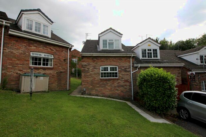 1 Bedroom Detached House To Rent In Grove Gardens, Tring, Hertfordshire, HP23
