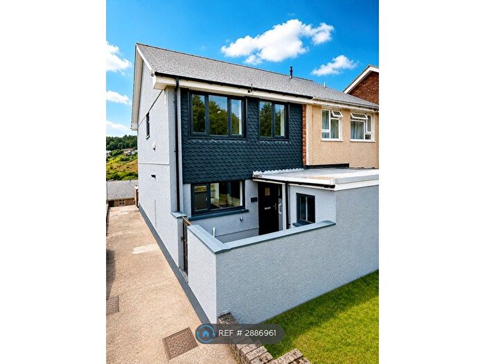 4 Bedroom Semi-Detached House To Rent In Hill Crest View, Abertillery, NP13