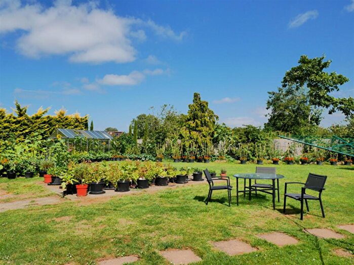 5 Bedroom Detached House For Sale In Warren Crescent, Calne, SN11