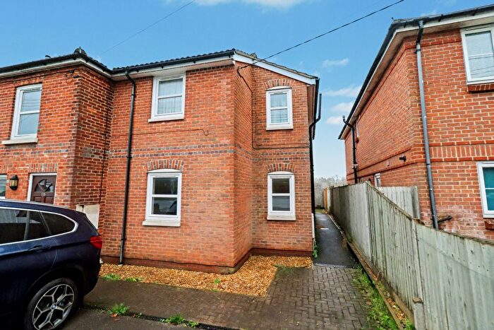 2 Bedroom Flat To Rent In Lower Northam Road, Hedge End, Southampton, SO30
