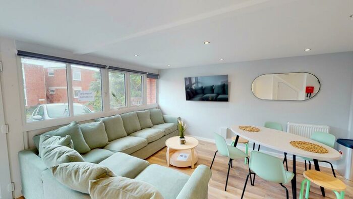 6 Bedroom House To Rent In Yew Tree Close, EX4