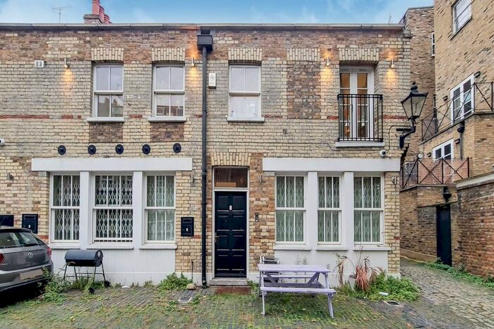 3 Bedroom Flat To Rent In Moreton Terrace Mews South, Pimlico, London, SW1V