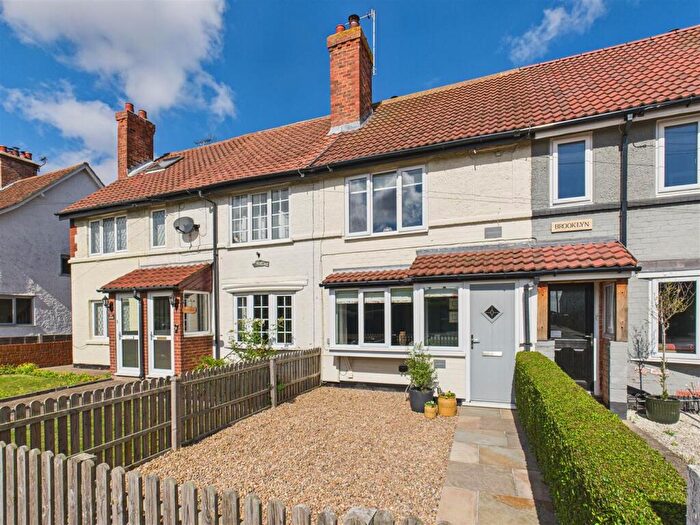 3 Bedroom Cottage For Sale In Main Street, Broomfleet, HU15