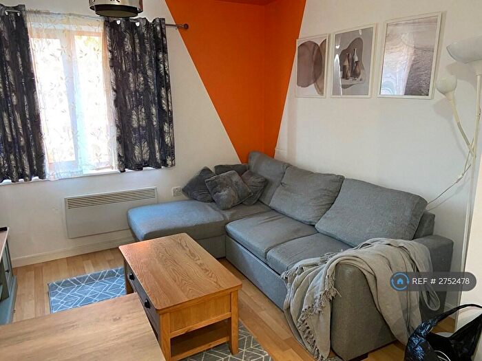 1 Bedroom Flat To Rent In Leeds, Leeds, LS7