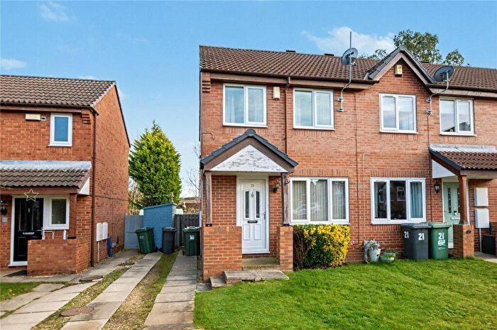 2 Bedroom Town House For Sale In Pinders Green Fold, Methley, Leeds, LS26