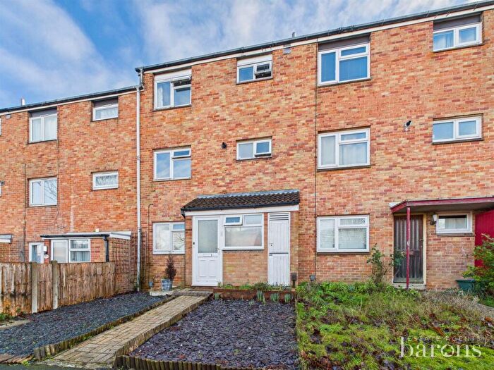 4 Bedroom Town House For Sale In Lehar Close, Basingstoke, RG22