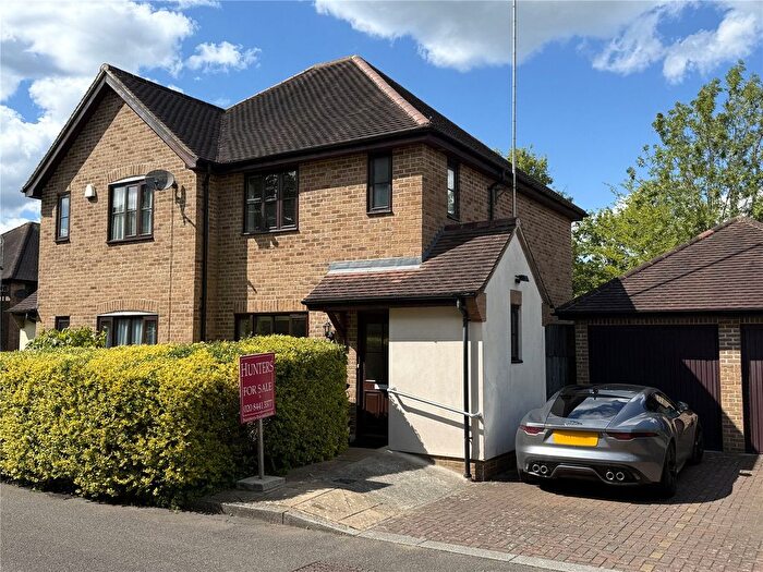 2 Bedroom Semi-Detached House For Sale In Pearson Close, Barnet, EN5