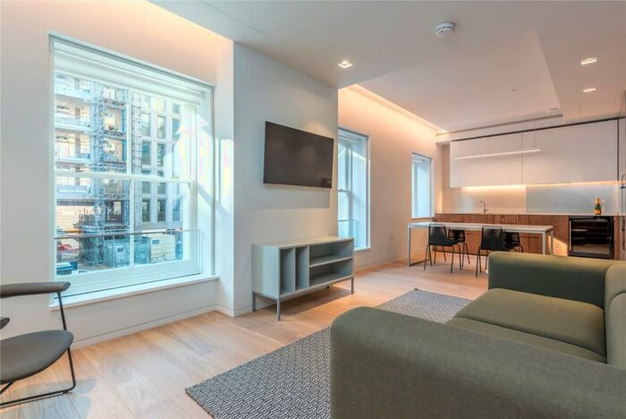 2 Bedroom Apartment To Rent In Hogarth House, Bartholomew Close, Barbican, Farringdon, London, EC1A