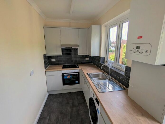 2 Bedroom Maisonette To Rent In Avenue Industrial Estate, Southend Arterial Road, Harold Wood, Romford, RM3