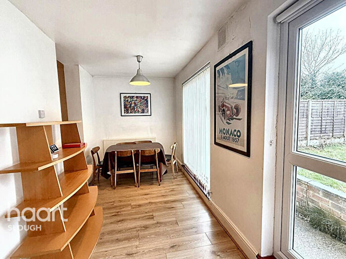 3 Bedroom Terraced House For Sale In Park Street, Slough, SL1
