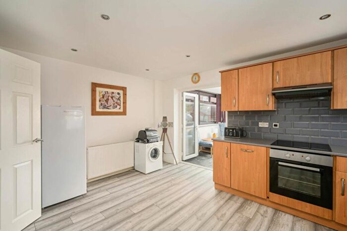 3 Bedroom Detached House For Sale In Hawley Way, Morley, Leeds, LS27