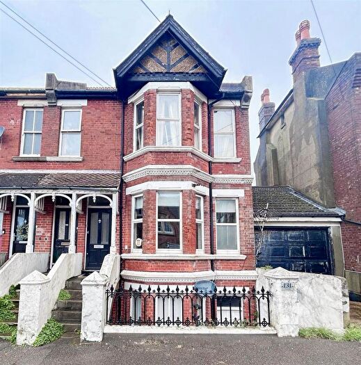 2 Bedroom Flat For Sale In Priory Road, Hastings, TN34