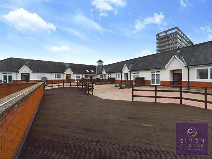 2 Bedroom Penthouse To Rent In Totteridge Lane, Whetstone, N20