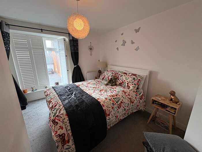 4 Bedroom Semi Detached House For Sale In New Dawn Place, Stratton, Swindon, SN1