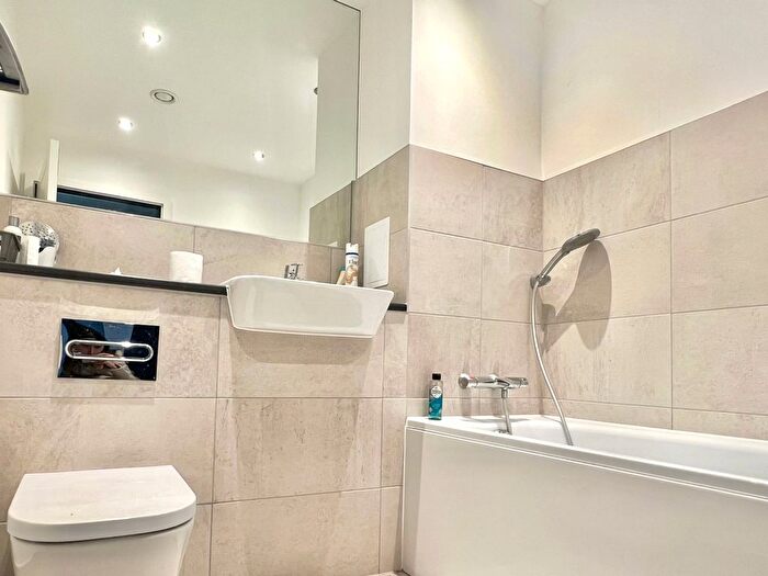 3 Bedroom Flat To Rent In Coopers Lane, London, E20