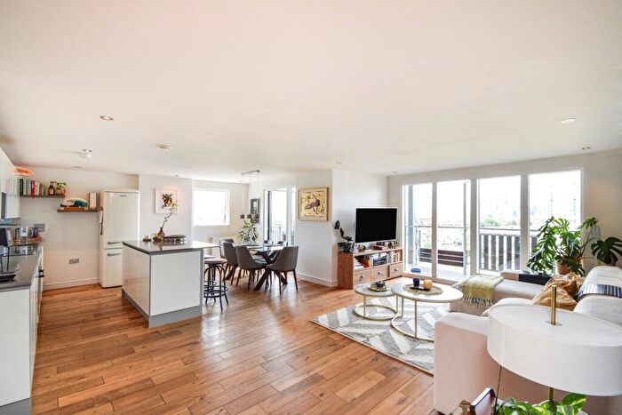 3 Bedroom Flat To Rent In Seren Park Gardens London, SE3