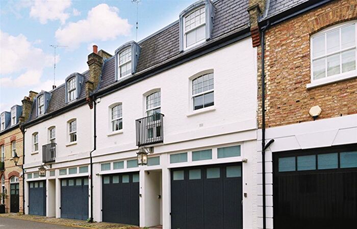3 Bedroom Mews For Sale In Clabon Mews, Knightsbridge, SW1X