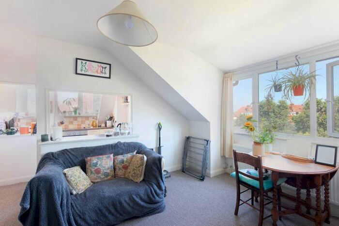 2 Bedroom Flat To Rent In Prentis Road, London, SW16