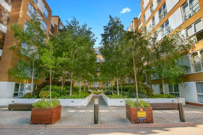 2 Bedroom Flat To Rent In Bromyard Avenue, Acton, W3