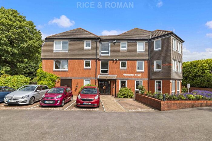 2 Bedroom Retirement Property For Sale In Salisbury Road, Worcester Park, KT4