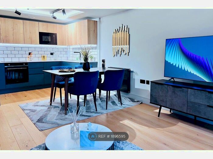 3 Bedroom Flat To Rent In Tower Bridge Road, London, SE1