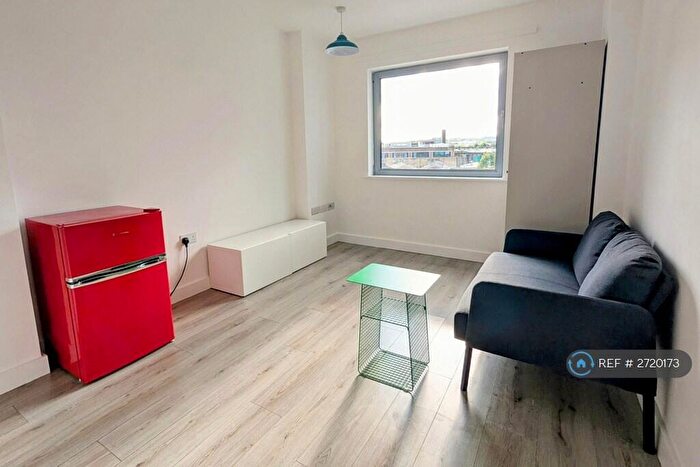 Studio To Rent In Ingram Street, Leeds, LS11