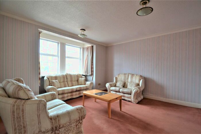 5 Bedroom Semi-Detached House To Rent In Edgwarebury Lane, Edgware, HA8