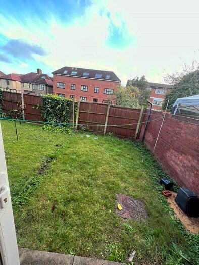 2 Bedroom Detached House To Rent In Rufford Close, Harrow, HA3