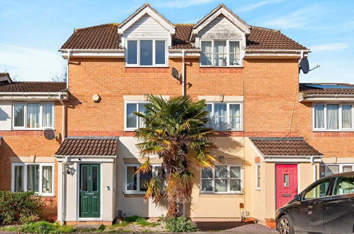 4 Bedroom Terraced House For Sale In Elm Park, Reading, Berkshire, RG30