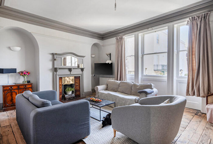 2 Bedroom Apartment For Sale In Devonshire Place, Bath, Somerset, BA2