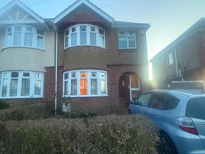 3 Bedroom Semi-Detached House To Rent In Somerset Avenue, Luton, LU2