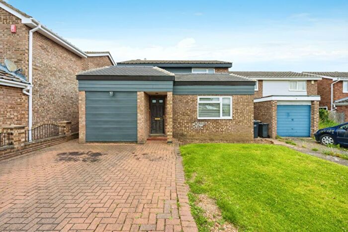 4 Bedroom Detached House For Sale In Clovelly Way, Bedford, Bedfordshire, MK40