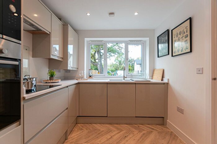 3 Bedroom Semi-Detached House For Sale In Siren Close, Birchwood, WA3 - Photo 6