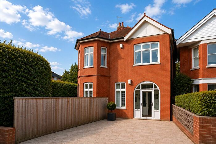 3 Bedroom Flat To Rent In Talbot Road, Bournemouth, BH9