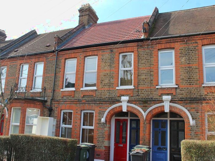 2 Bedroom Flat To Rent In Edward Road, Walthamstow, London, E17