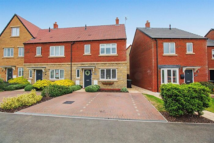 3 Bedroom End Of Terrace House For Sale In Northdale Common, Raunds, Wellingborough, NN9